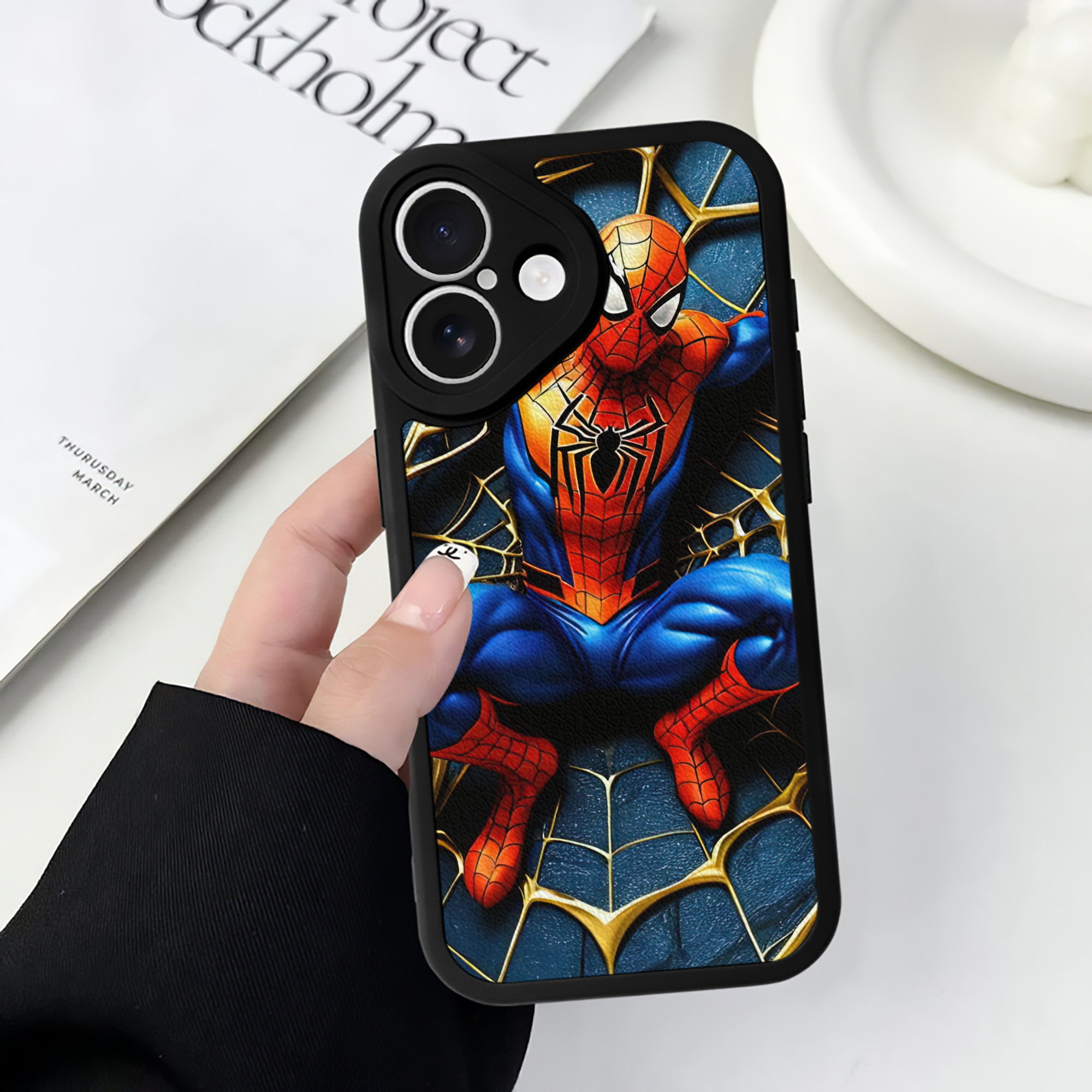 （画像用） Spider Man スパイダーマン 【iPhone 16シリーズ対応】シリコンスマホケース（レザー調） 材質：シリコン